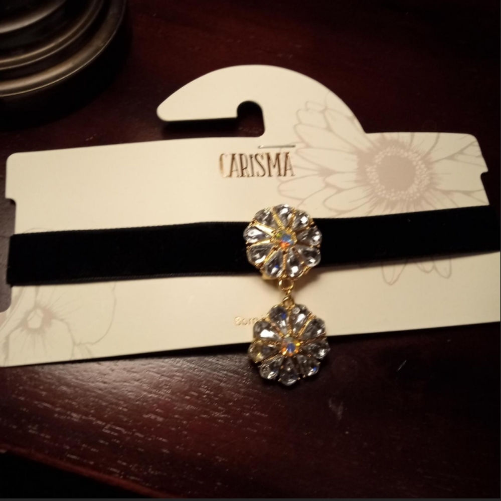 Choker Necklace With Double Crystal Pendant